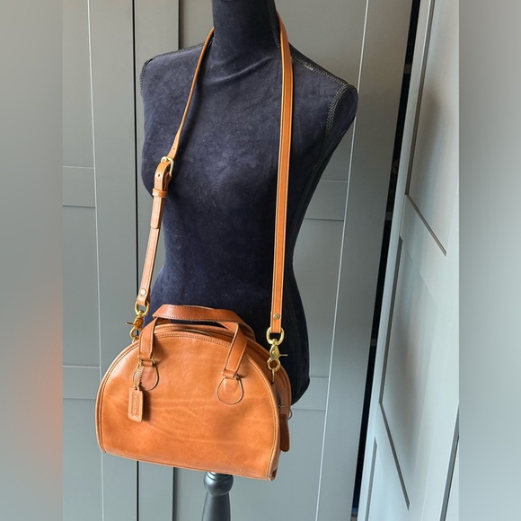 Vintage Chadwick Bowler Bag 012-3445 in British tan. Crossbody/dual short handle - Picture 11 of 16
